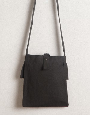 厚帆直式斜背加釦小包-黑色 厚帆直式斜背加釦小包-黑色