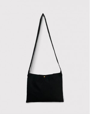 日系斜背隨身小包-2色|橫式加釦|