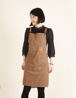 職人防水雙肩綁繩圍裙-棕色 (防潑水) _ 餐飲 園藝 手工藝 客製化圍裙 開店 員工服 制服 工作服